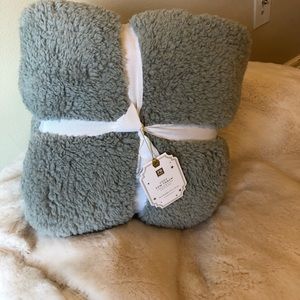 Pottery barn NWT  cozy Pom throw Blanket